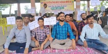 जिला निबंधन एवं परामर्श केंद्र, के कर्मियों ने बिहार सरकार पर मांग पुरा नही होने पर