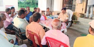 घुरना थाना में नये थानाध्यक्ष संजय कुमार यादव के पदभार ग्रहण के अवसर पर सोमवार को थाना परिसर में अभिनंदन समारोह आयोजित किया गया ।