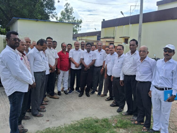 वरिष्ठ अधिवक्ता महेश दुबे के निधन पर शोक सभा आयोजित कर दी गई श्रद्धांजलि