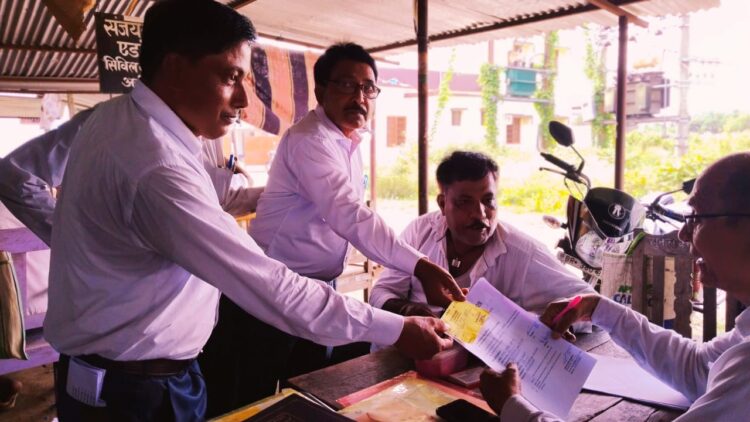 नामांकन के दूसरे दिन 06 पदों के लिए 11  ने भरा* पर्चा