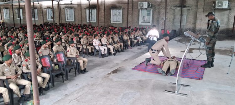 एन सी सी कैम्प में विश्व प्राथमिक चिकित्सा दिवस पर निकाली गई रैली |